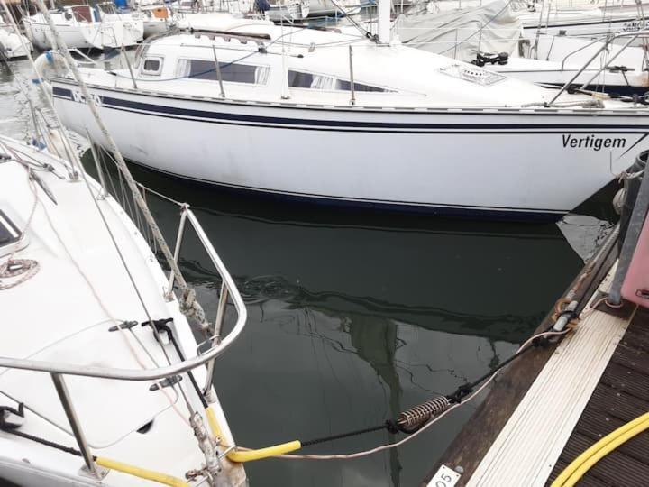 Vintage Sailboat In Belem Hotel Lisabona Exterior foto