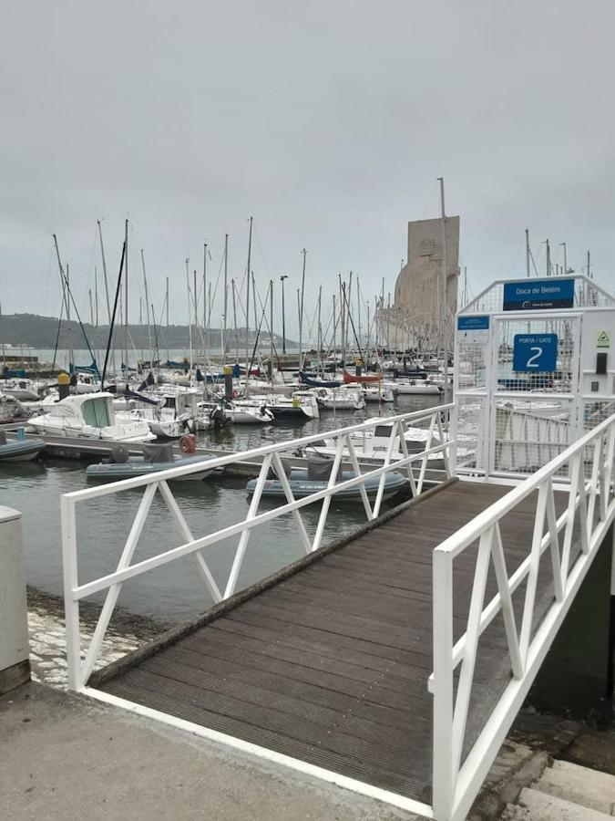 Vintage Sailboat In Belem Hotel Lisabona Exterior foto