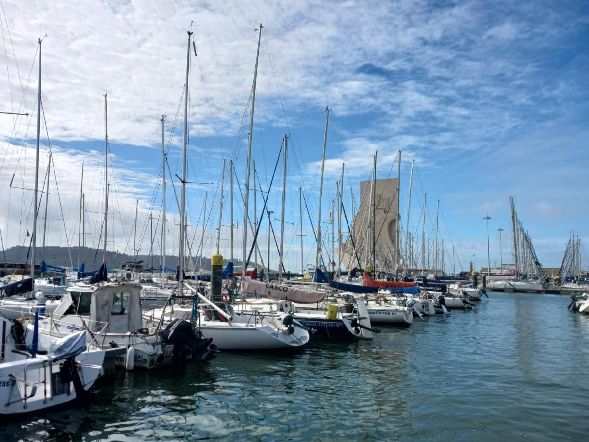 Vintage Sailboat In Belem Hotel Lisabona Exterior foto